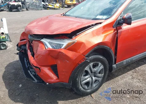 2016 Toyota Rav4 Le z USA, uszkodzony, nr VIN JTMBFREVXGJ092836